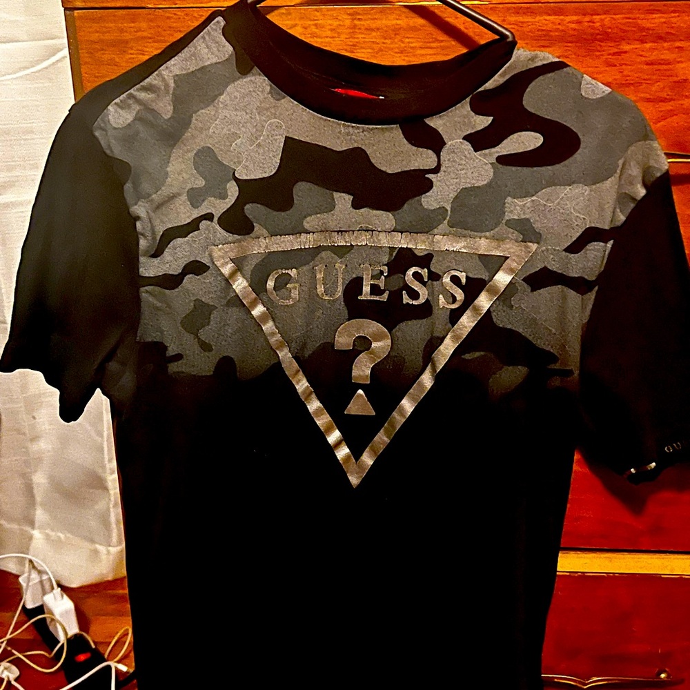 Small black and cameo guess shirt